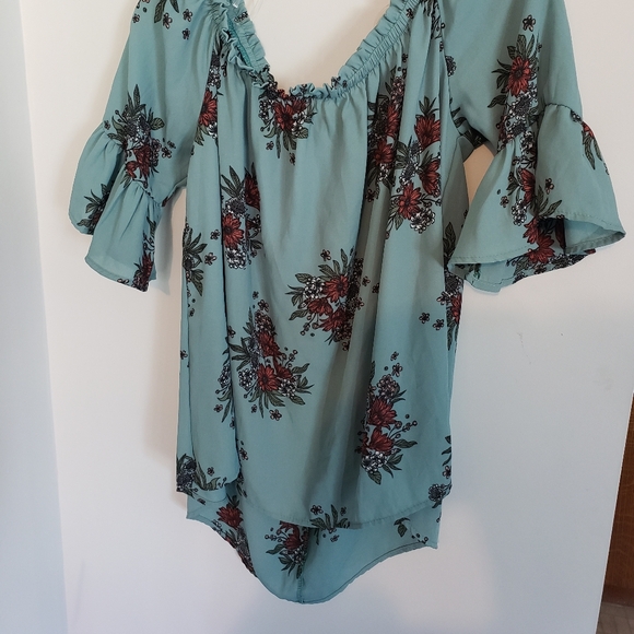 Beautiful  floral blouse - Picture 4 of 4